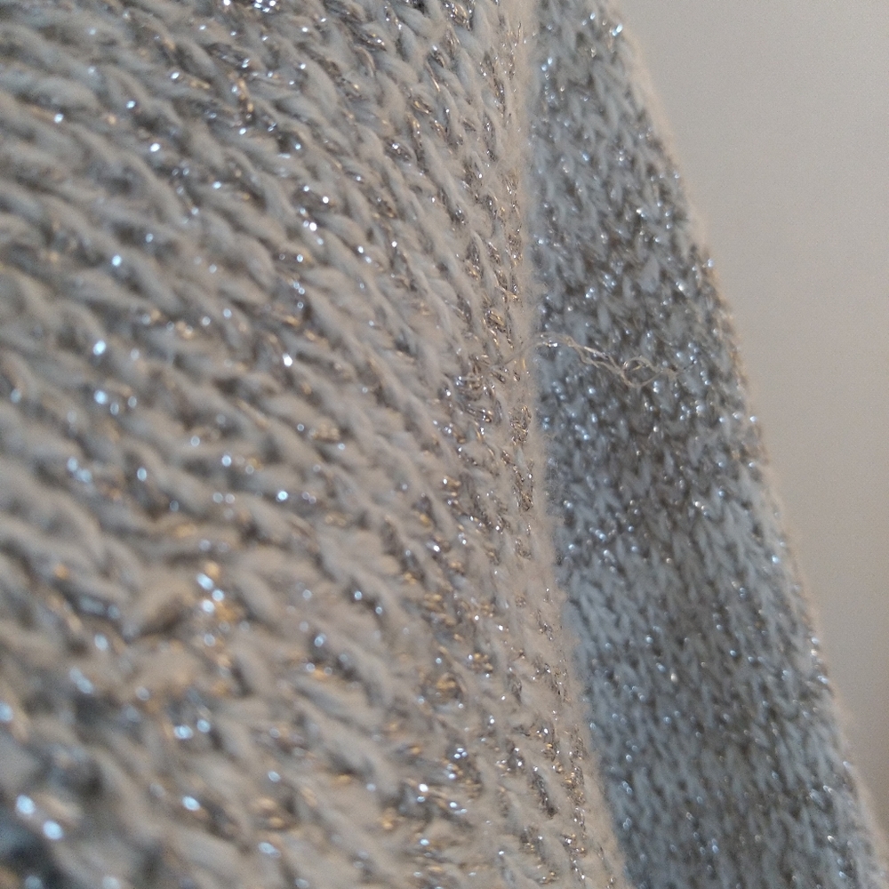 The limited Grey Sweater - Picture 4 of 8